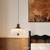 Lámpara de araña vintage de tres cabezales para comedor estilo francés, lámpara colgante retro de gota de agua color nogal, lámpara de araña pequeña para dormitorio, pasillo, mesita de noche