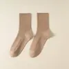 Meias femininas de algodão antibacteriano, cor sólida, costura dupla, tendência primavera e outono, meias de cano médio, meias empilhadas femininas, meias longas respiráveis com listras verticais