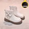 Botas de Couro para Meninas Botas Martin 2026 Outono Inverno Novas Botas Curtas Laço Elegante Botas de Princesa Botas Individuais Botas Infantis com Plus Veludo