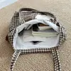 Bolsa de Lona Fofa de Desenho Animado da Moda para Mulheres Nova de Nicho Xadrez Bolsa de Mão para Viagem e Dia a Dia Bolsa de Ombro Único Transversal para Mulheres