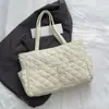 Bolsa Acolchoada de Algodão de Grande Capacidade Estilo Coreano para Mulheres, Nova Bolsa de Ombro Estilo Fresco Primavera 2026 para Mulheres, Bolsa de Mão Tote para o Trabalho