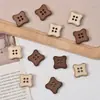 Botões de Coração de Madeira Fofos de Desenho Animado Borboleta DIY Artesanal Criativo Pulseira Geométrica Materiais de Joias Acessórios Contas Soltas