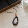 Colar pingente oval irregular artístico vintage para mulheres, design de nicho com um toque de luxo, corrente para suéter, acessório de luxo leve
