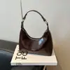 Bolso pequeño de piel aceitosa con textura de alta calidad para mujer, nuevo estilo 2025, bolso cruzado versátil y moderno, bolso tote pequeño súper popular para un solo hombro o debajo del brazo