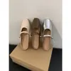 Primeiro Encontro com a Sra. Meias Pantufas Femininas Ji's com Biqueira, Uso Externo de Verão, Sapatos Individuais Prateados Estilo Coreano, Sapatos Baixos de Festa Estilo Fada Francesa