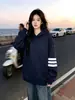 Sudadera con capucha a rayas de manga larga de diseño de nicho moderno estilo coreano para mujer, nuevo top versátil casual de otoño e invierno