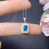 Pingente de Topázio Azul Natural de Londres com uma Pedra Principal Azul de Londres Ultra-Profunda Medindo 4*6mm, Finamente Cravejado em Prata 925