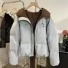 Chamarra de plumón con bloques de color estilo americano y capucha para mujer, chaqueta de béisbol de moda de invierno 2026 para parejas, abrigo cálido casual engrosado