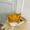 Essenciais para o Trajeto Super Quentes Bolsa Tote Pequena Feminina 2026 Nova Verão Nicho Textura Trançada Bolsa de Ombro Único Bolsa Transversal para o Trajeto
