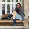 Botas de tubo negras de tamaño pequeño para mujer, estilo callejero retro, punta cuadrada, adelgazantes, con hebilla de cinturón, tacón grueso, botas de tubo plisadas