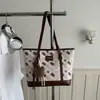 Bolso Tote de Hombro con Estampado Retro Texturizado para el Trabajo Moda Europea Americana Mujer 2026 Nuevo Elegante Bolso de Gran Capacidad