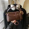 Bolso de almohada vintage transfronterizo para otoño e invierno para mujer, nuevo modelo 2026, bolso de mano de diseño de nicho de alta gama, bolso de hombro y cruzado