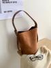 Bolsa Tote Coreana de Outono e Inverno Grande Capacidade Feminina Nova Bolsa de Ombro Único de Camurça Cilíndrica Simples Nicho Comutadora Bolsa Balde