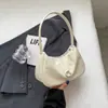 Bolsa de Ombro para Mulheres 2025 Inverno Nova Bolsa de Axila Cor Sólida Bolsa Bolinho Estilo Estrangeiro Bolsa Popular Deste Ano Bolsa Feminina