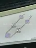 Artículo popular para transmisiones en vivo: Pulsera de trébol de cuatro hojas de alta gama V-gold para mujer, lujo ligero, moderna y versátil, pulsera de cinco flores de ágata y nácar chapada en 18k