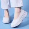 Sapatos de enfermagem simples de corte baixo para o outono, com sola macia, confortáveis, respiráveis, antiderrapantes, não cansam os pés, sapatos brancos casuais versáteis para o trabalho para mulheres