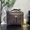 Bolsa Feminina de Palha Tecida 2026 Mais Vendida no Exterior com Design de Nicho, Bolsa de Mão com Corrente de Alta Qualidade, Bolsa Pequena Feminina Elegante e Versátil