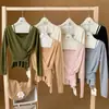 Novo suéter de malha com gola V, estilo duas peças falsas, de manga longa para mulheres, para outono/inverno, apresentando um design de inspiração francesa, um corte justo e uma silhueta que valoriza, perfeito como camada base