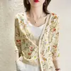 Blusa de verão fina com decote V, abotoamento simples, manga de sete pontos, toque sedoso e liso, estampa em corpo inteiro, proteção solar, para ar condicionado
