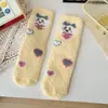 Calcetines de Coral de Dibujos Animados para Mujer, Lindos Calcetines Peludos de Media Pantorrilla, Calcetines Gruesos de Invierno Cálidos y que No Sueltan Pelo para Dormir en Casa