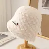 2025 Sombrero de Pescador Pequeño de Punto con Abertura Trasera para Mostrar la Cara Sombrero Cubeta para Mujer Otoño e Invierno Protección Tibia para los Oídos Sombrero Cubeta Dulce Tendencia