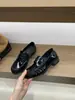 Zapatos de cuero para mujer de tacón grueso negros estilo británico, mocasines plisados versátiles sin cordones para primavera/otoño 2026