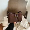 Bolso bandolera de gran capacidad, simple, de lujo ligero, cuero esmerilado, para debajo del brazo, bolso de mujer, nuevo 2026, bolso de hombro único tipo cubo, bolso bandolera
