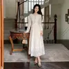 Vestido Largo de Encaje de Calidad, Estilo Otoño Nuevo, Manga Larga con Adornos de Pedrería, Ceñido a la Cintura y Adelgazante, Color Albaricoque