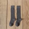 Meias novas de Outono e Inverno femininas cor sólida algodão meias para panturrilha preto comprimento do joelho meias estilo faculdade japonesa atacado ins