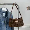 Bolso de Hombro Pequeño Cuadrado para Mujer 2025 Verano Retro Nueva Moda Tendencia para el Trabajo Bolso de Hombro Pequeño Cuadrado para Debajo del Brazo