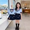 Conjunto de Dos Piezas de Falda Corta con Estampado de Pastel, Cuello Solapa Estilo Universitario de Dibujos Animados, Manga Corta para Niñas, Atuendo de Verano a la Moda para Estudiantes de Primaria y Secundaria