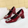 6292-K90 Sapatos Mary Jane estilo europeu e americano salto grosso boca rasa quadrado verniz brilhante strass sapato único feminino