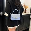 2025 Bolsa Transversal de Ombro Feminina Fashion e Estilosa Verão Estilosa Textura Simples Design de Nicho Casual Pequena Bolsa Quadrada