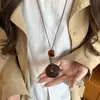 Colar com Pingente Redondo Plissado em Resina Design Estilo Étnico Corrente para Suéter de Alta Qualidade Colar Estilo Retro de Nicho