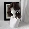 [O Outono Está Chegando] Peruca Feminina Lã Cacheada Cabelo Curto Cacheado Cabelo Artificial Fofo com Franja e Rolinho Cabeça Inteira