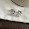 Aretes de tachuela de arena personalizados de zirconia para mujer, superventas de TikTok, nuevo modelo 2026, de alta gama, versátiles, modernos y elegantes