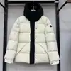 Jaqueta de Penas Unisex Clássica Guerreiro Preto com Capuz e Relevo da Marca m de Comércio Exterior de Ponta, Engrossada para Aquecimento, Casaco Moderno