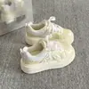 Sapatos Brancos Femininos 2026 Primavera Nova Chegada Estilo Quente Sapatos de Nicho Bico de Concha Sapatos Plataforma Versáteis Casuais Esportivos para Estudantes