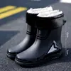 Botas de lluvia impermeables para hombre con forro fijo de felpa, botas elegantes y engrosadas de media pantorrilla para la cocina, cálidas y elegantes