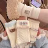Calcetines Cálidos de Terciopelo Otoño e Invierno para Mujer Estilo Coreano Color Contrastante Lindo Gato de Dibujos Animados Oso Bordado Calcetines de Media Pantorrilla para Niñas Calcetines de Felpa de Cachemira