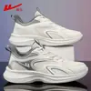 Sapatos Esportivos Masculinos de Puxar Estilo Novo de Verão 2026 Masculino Respiráveis Leves Casuais Solado Macio Amortecimento Tênis de Corrida