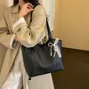 Bolso de mano texturizado de moda transfronterizo 2026 nuevo bolso para mujer de color sólido tejido bandolera bolso para el hombro de uso diario