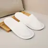 Directamente del fabricante: venta al por mayor de pantuflas desechables para hoteles y casas de huéspedes, con pantuflas de algodón de tejido cepillado, antideslizantes y engrosadas, disponibles en stock
