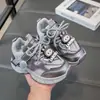 Zapatos Deportivos Seleccionados para Niñas Dibujo Animado Labubu Lindos Zapatos de Correr para Niños Invierno Niños Medianos y Grandes Niños y Niñas Zapatos Casuales