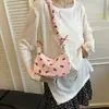 Nova Bolsa Feminina 2025 Moda Casual Grande Capacidade Bolsa de Ombro Estilo Simples Doce Bolsa Transversal de Veludo Morango