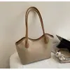 Bolsa Versátil Feminina de Grande Capacidade 2026 Nova Bolsa de Ombro Casual com Textura Simples para o Dia a Dia Bolsa Tote de Axila