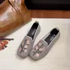 Procesamiento y Personalización de Nuevos Zapatos Slip-On de Malla Tejida Fly para Mujer, Suaves, Cómodos, Casuales, Versátiles y Ligeros para Madres de Mediana Edad y Mayores