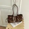 Bolso de hombro retro minimalista, nueva colección otoño 2026, bolso tote casual, elegante y visualmente atractivo, diseño plisado, bolso de axila para mujer