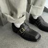 Sapatos de Couro Pequenos Estilo Old Money Britânico Texturizados de Pele de Ovelha com Fivela Quadrada 2024 Início do Outono Salto Médio Grosso Cabeça Quadrada Ampla Sapatos de Couro Soltos para Mulheres