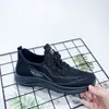 Zapatos deportivos y casuales para hombre de comercio exterior al por mayor, transpirables de tejido fly-knit, nuevos modelos de primavera y otoño, zapatos de tela Old Beijing, cómodos para mediana edad y ancianos, en stock